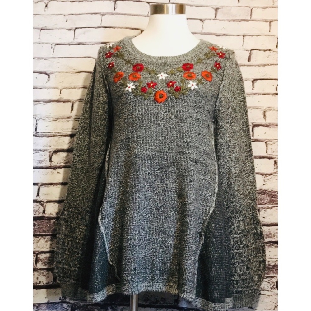 Embroidered Flower Grey Sweater